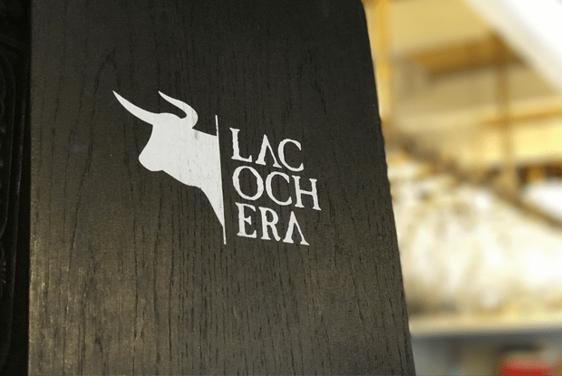 Logo La Cochera sobre Clipboard